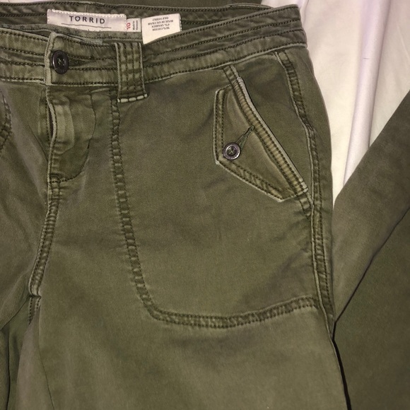 ✅TORRID Capris! - Picture 2 of 4